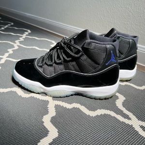 AIR JORDAN 11 RETRO